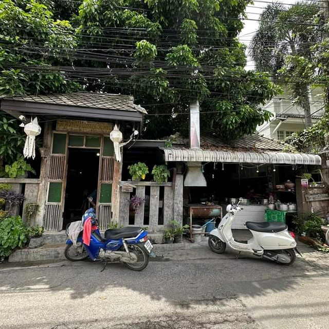 ลาบไก้พันแหวน อาหารพื้นเมืองเเต๊ๆเจ้า