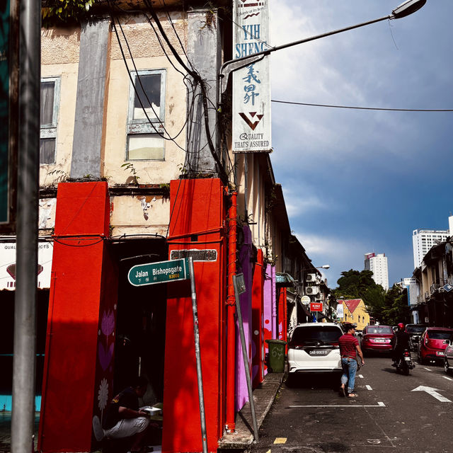 **"Wandering Through History: A Solo Adventure on Bishopgate and Carpenter Street in Kuching"**