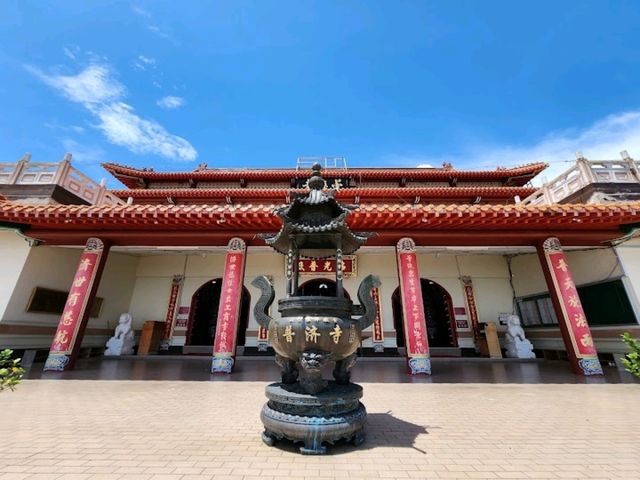 Puu Jih Syh Temple