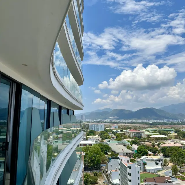 1박 5만원, 첫 숙소로 예약 추천! 나트랑 시내 5성급 호텔