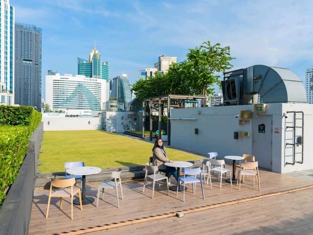 ที่พักสุดชิคใจกลางย่านนานา เดินทางสะดวก lyf
