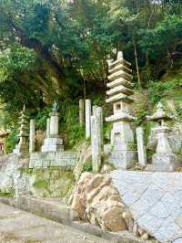 【長崎県】石塀に囲まれた神社