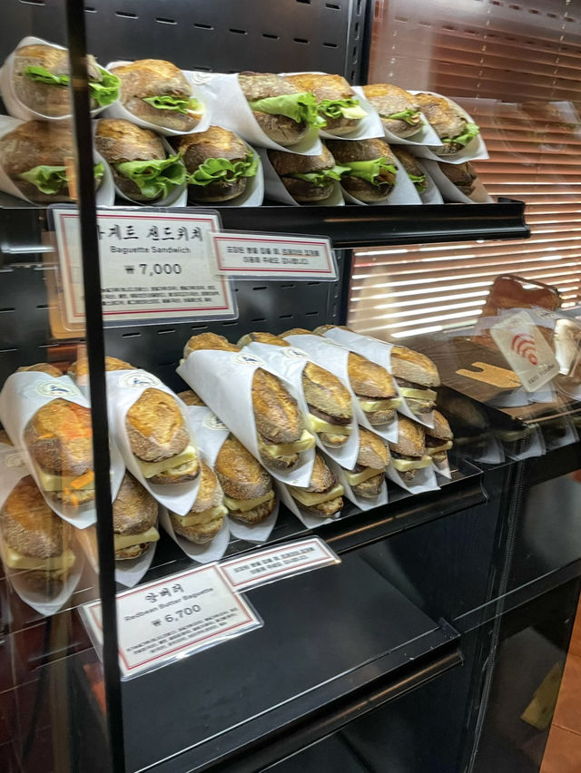 커피 맛집으로 유명한 카페 ‘프릳츠’
