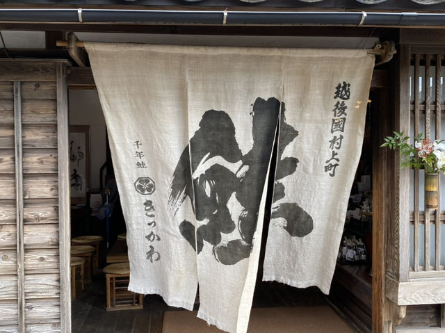 【村上市】千匹の吊り下がった鮭が圧巻な鮭御殿「千年鮭 きっかわ」