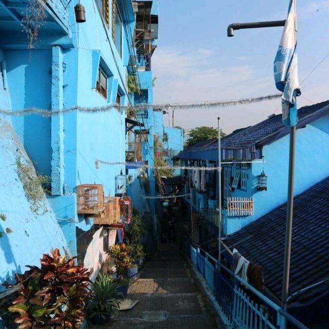 インドネシアのかわいすぎる青の村♡