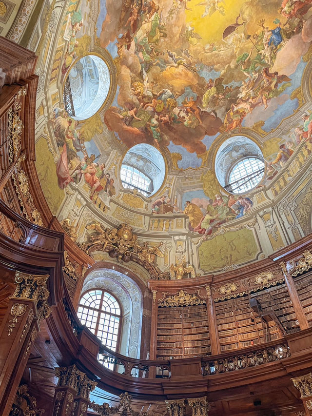 【オーストリア】世界一美しいと称される国立図書館