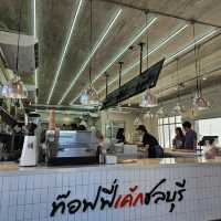 Toffy Cake Chonburi คาเฟ่ ร้านของฝากเจ้าดัง