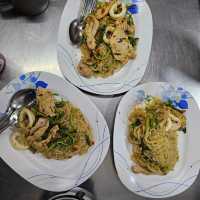 หมี่ผัดกระเฉดที่จริงใจ อร่อยสุดในกรุงเทพ