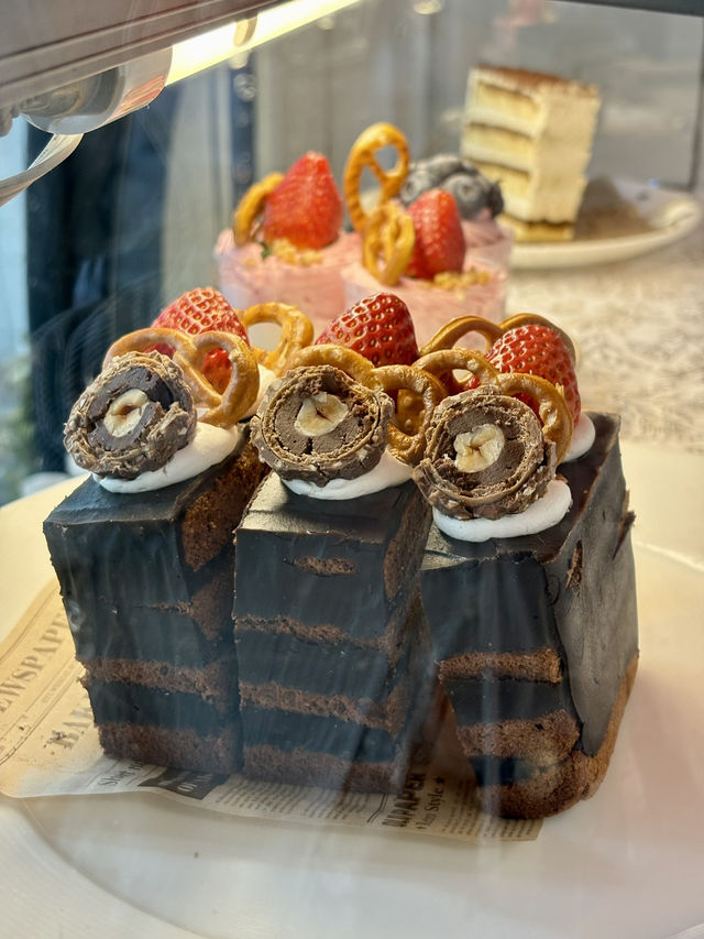 หัวโตคาเฟ่ ย่านบ้านแพ้ว