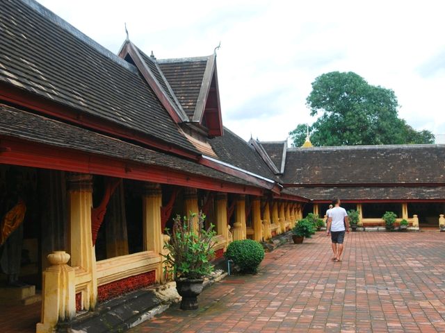 Wat Sisaket  วัดสีสะเกตุ เที่ยวลาว