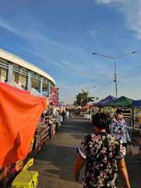 ตลาดสราญยามเย็น สุดชิลริมแม่น้ำแม่กลอง