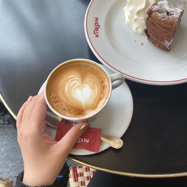 ☾︎東京☽︎ クラシックレストラン隣接のパン屋さん