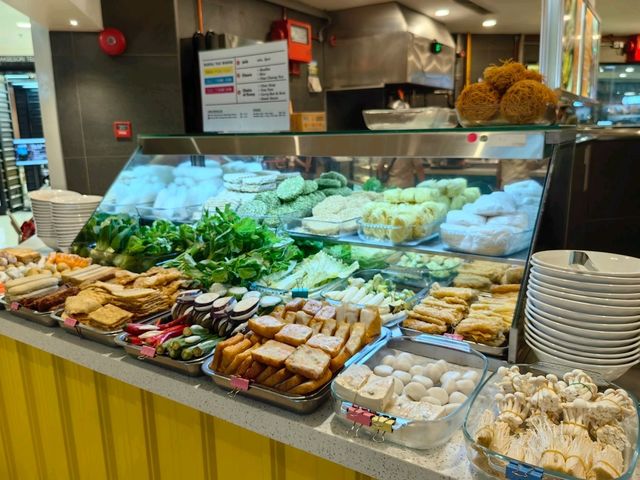 Gurney Food Hall, Food Court in Gurney Plaza