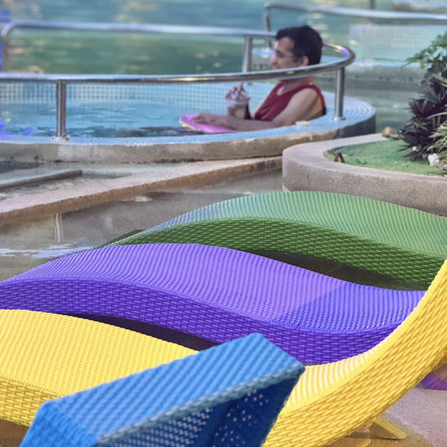 🏊‍♀️  Sun, Pools, and a Few Surprises 🍹