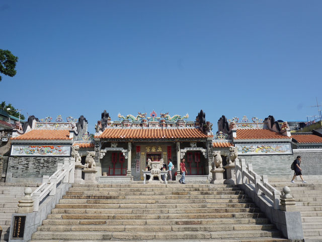 Cheung Chau Adventure: Breathtaking Views, Vibrant Streets, and Tasty Treats