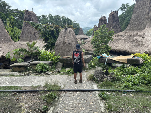 Exploring Kampung Tarung: A Glimpse into Sumba’s Cultural Heritage 🏡✨