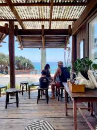 在北斯特拉布魯克島的海邊：The Blue Room Cafe的美味享受 🌊☕️