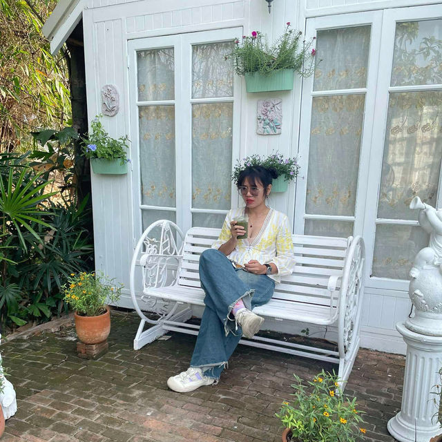 คาเฟ่ไม่ลับ ใน นนทบุรี
