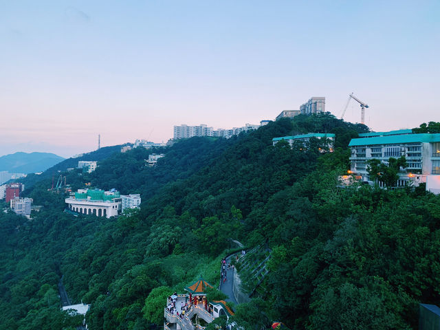 The Peak: From Fiery Sunset to Glittering Skyline ✨🌆