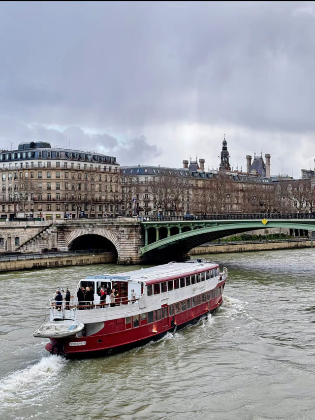 🌊 Seine River – The Heart of Paris! 🇫🇷
