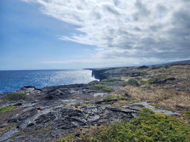 ハワイ島の壮大な火山ドライブ！チェーン・オブ・クレーターズ・ロードとホーレイシーアーチの絶景を巡る