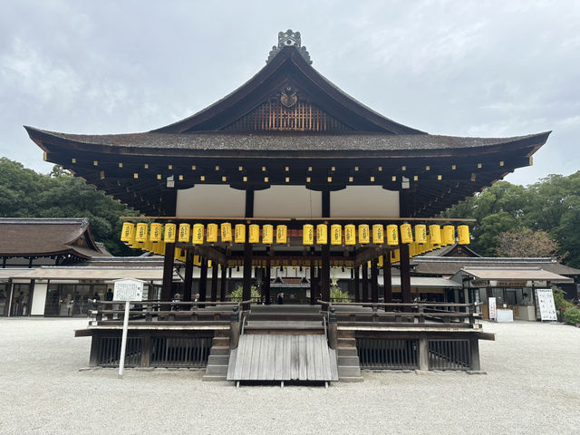 四季變幻中的靈性之旅：探訪京都賀茂御祖神社與其季節御守