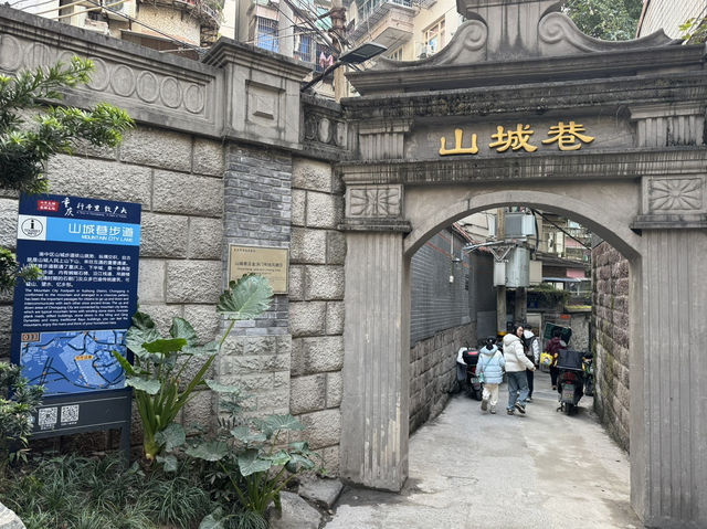 Dawn on Mountain City Trail: Where Chongqing’s Heartbeat Comes Alive
