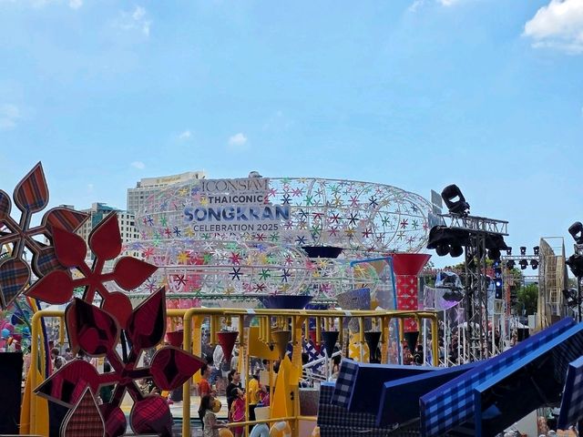 สงกรานต์ ริมแม่น้ำเจ้าพระยา Iconsiam 