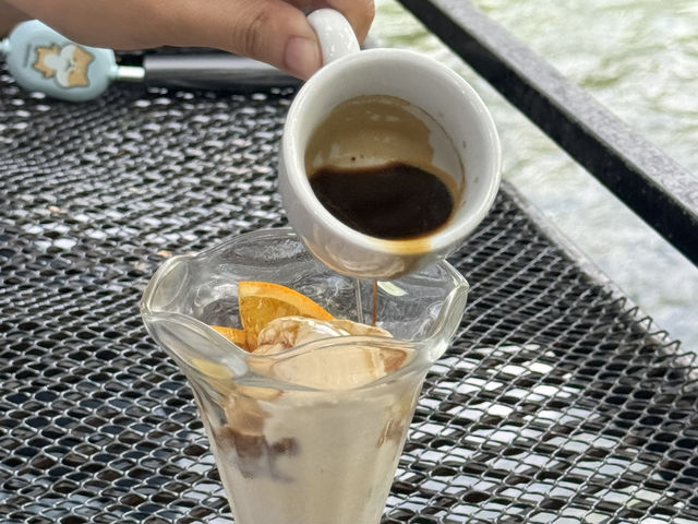 Nabi cafe : คาเฟ่นั่งชิลล์ริมแม่น้ำเพชรบุรี ✨
