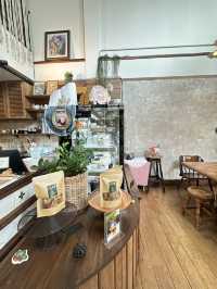 ร้านที่มีชื่อร้านน่ารักมาก •กาแฟผม ขนมเธอ•🍰