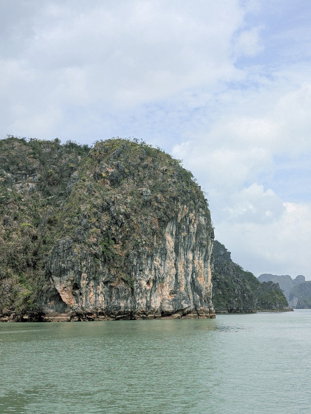 🇻🇳 Halong Bay – Part 2: Light, Stone, and Water — A Landscape That Changes You 🌊⛰