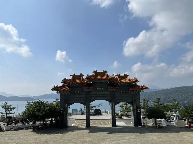 日月潭文武廟｜湖光山色中的莊嚴殿宇，融合文武信仰的地標 