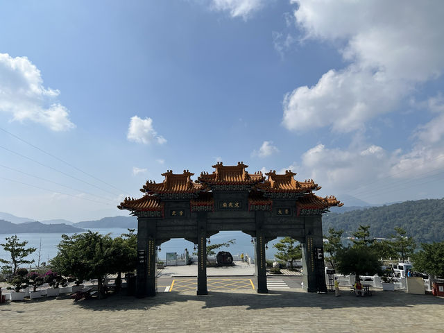 日月潭文武廟｜湖光山色中的莊嚴殿宇，融合文武信仰的地標 