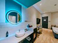 "Smart Stays, Smooth Transfers – Your Budget Gateway Near KLIA"