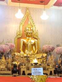 วัดไตรมิตร หรือวัดหลวงพ่อทองคำ