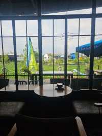 La Canal Cafe Bar & Restaurant