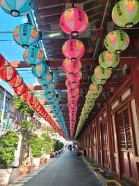 The Magnificent Budda Tooth Relic Temple in Singapore