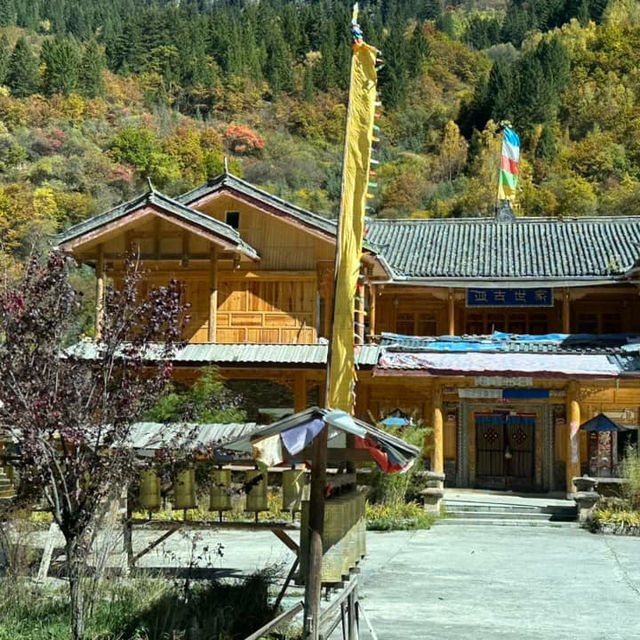 Jiuzhaigou: A Stunning Symphony of Nature