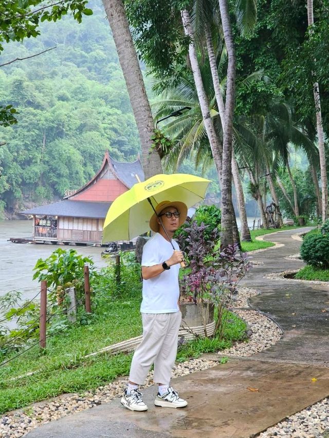พักแพริมน้ำสุดหรู ใช้ชีวิตลูกคุณหนูที่กาญจนบุรี