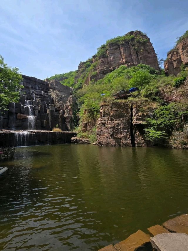 Nature’s Chill Spot with Waterfalls and Good Vibes