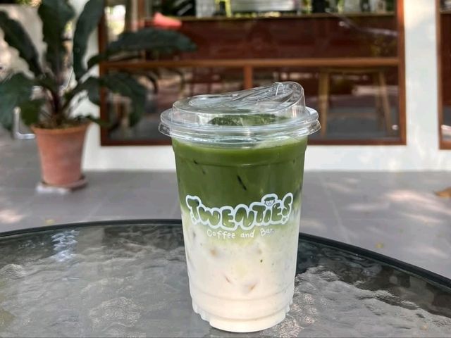 TWENTIES COFFEE BAR เหมือนนั่งจิบกาแฟอยู่บ้าน