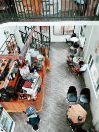 Unwind at Janji Maria Coffee & Resto: Cliffside Dining with Lake Toba Views
