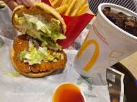 🍔🌊 "McDonald’s บางแสน – เบอร์เกอร์ไก่ริมทะเล