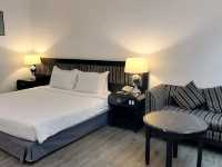 “Charming Retro Retreat: Spacious Family Suites with Heartfelt Service”