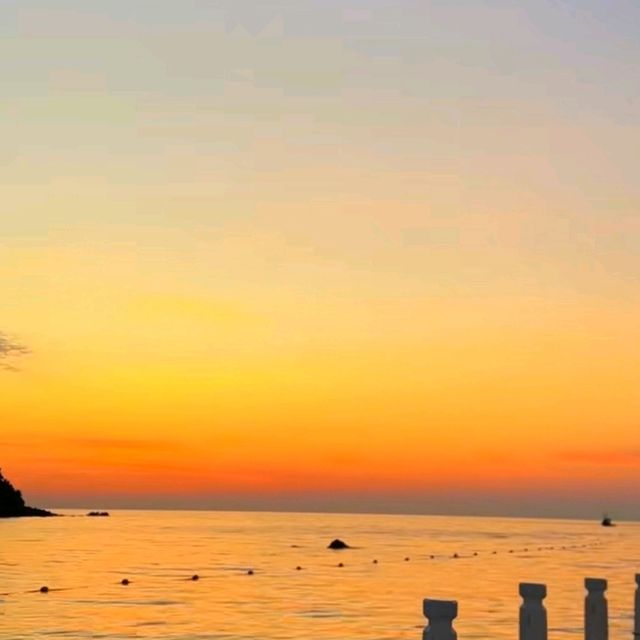 🏝️ KOH SAMET – Thailand’s Laid-Back Island Escape! 🌴