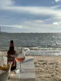 White House Beach Café & Restaurant จ.ชลบุรี