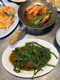ร้านอาหารสไตล์กับข้าวและข้าวต้ม
