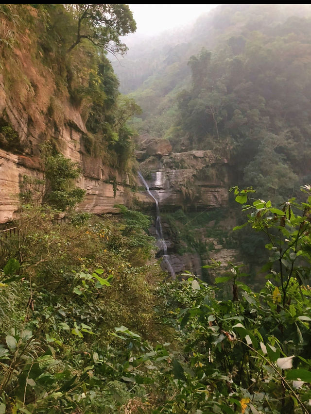 🌲嘉義梅山秘境｜竹坑溪步道：瀑布、吊橋、水濂洞，一次滿足森林系的冒險魂！
