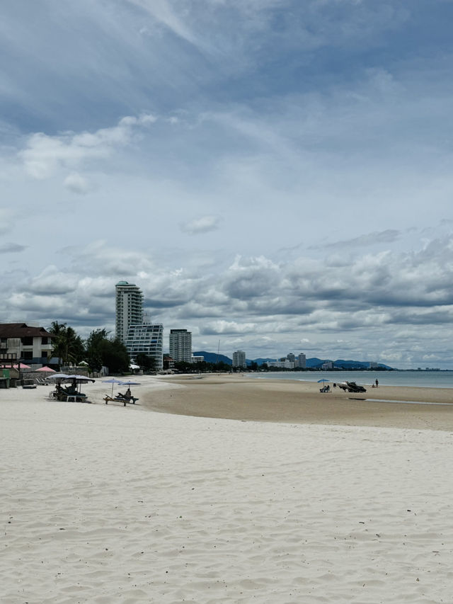 ชิลล์ ชายหาดเขาตะเกียบ หัวหิน