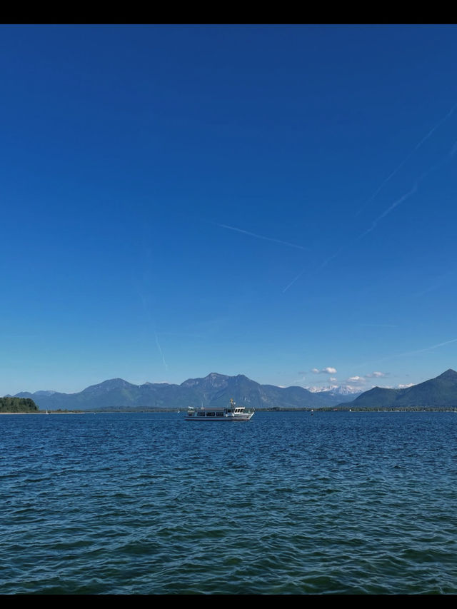 🚤湖上の王宮へ！キーム湖で優雅な自然と歴史の旅を🌅
